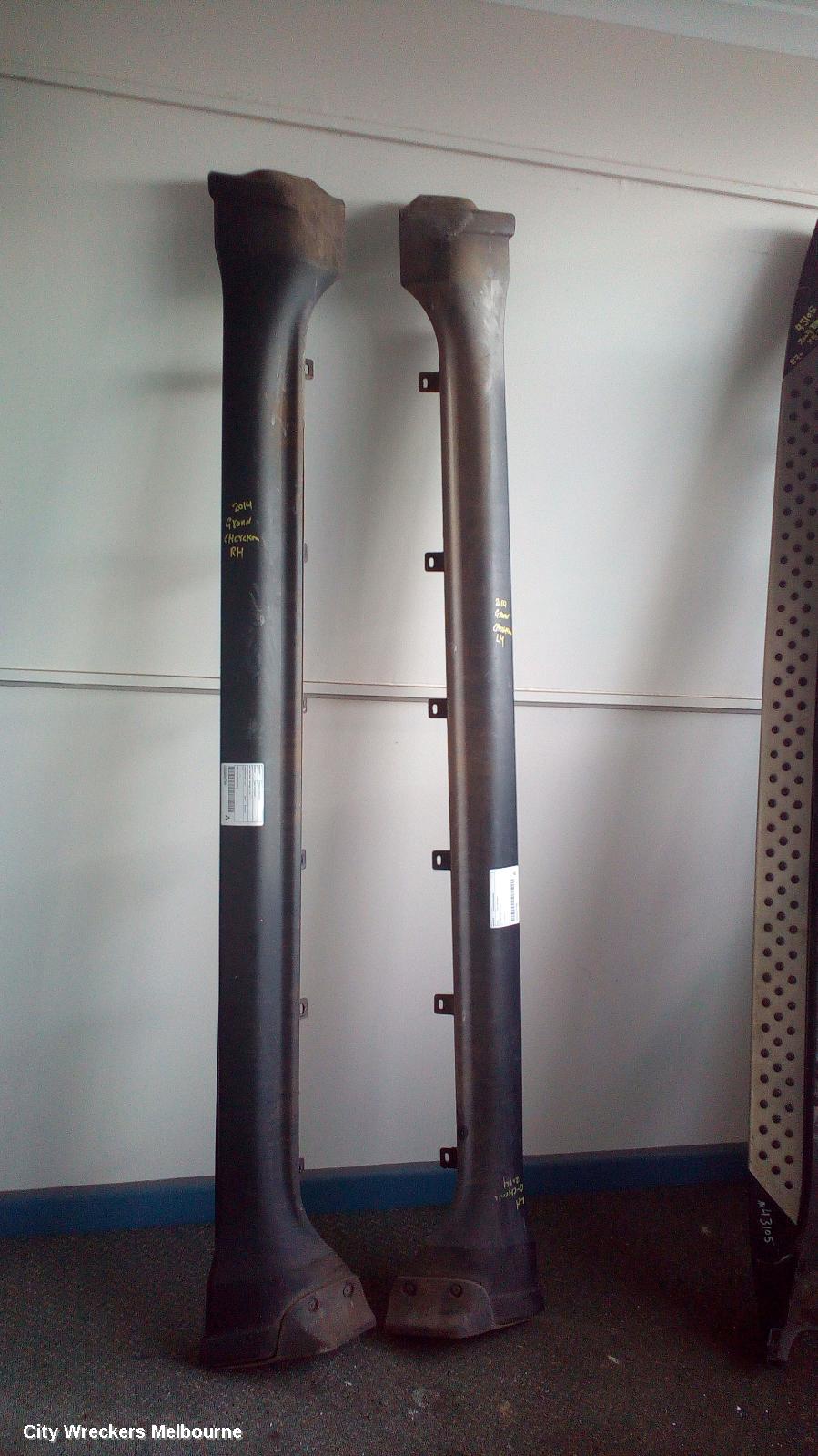 JEEP GRANDCHEROKEE SIDE STEP/SKIRT, WK, SIDE SKIRT, LH SIDE, 10/2010 ONWARDS - Image 1