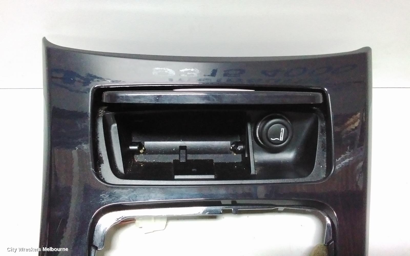 BMW 3 SERIES, E90, 03/2005 - 12/2013, SHIFTER SURROUND + CUPHOLDER: 78871 - Image 3