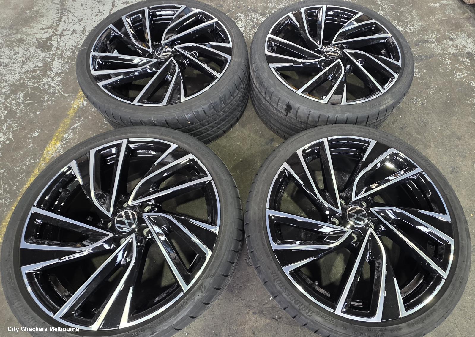 VOLKSWAGEN GOLF WHEEL MAG, FACTORY, 19X8IN, ADELAIDE, 5 V SPOKE, BI-COLOUR, GEN 8, 09/2020 - 06/2024 - Image 2