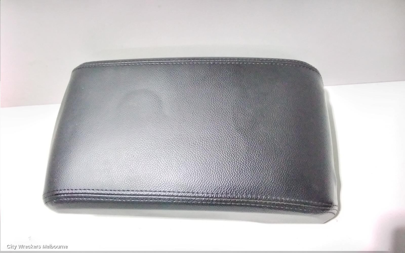 HOLDEN COLORADO CONSOLE, RG, CENTRE CONSOLE LID ONLY, LEATHER, BLACK, 06/2012 - 12/2020 - Image 2