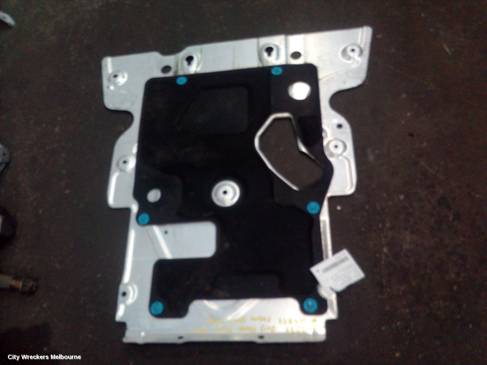 LAND ROVER RANGEROVER SPORT ENGINE COVER, DIESEL, 3.0, SINGLE TURBO, L494, 06/2013 - 04/2022 - Image 3