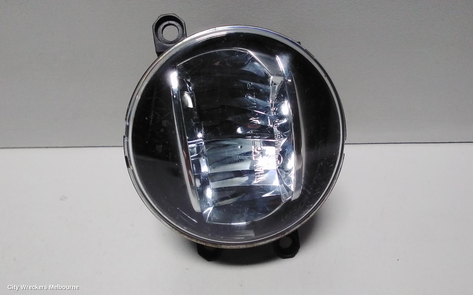 TOYOTA HILUX RIGHT INDICATOR/FOG/SIDE, BUMPER FOGLAMP, LED TYPE, 10/2017 ONWARDS - Image 3