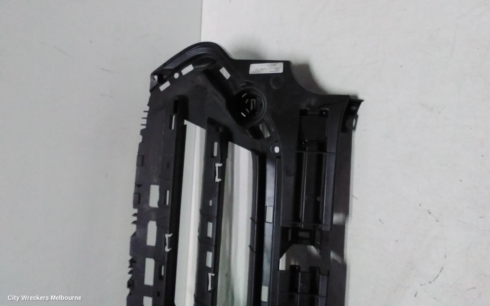 FORD ESCAPE GRILLE, RADIATOR GRILLE, ZG, TREND/TITANIUM, SILVER/CHROME, 09/2016 - 05/2020 - Image 3