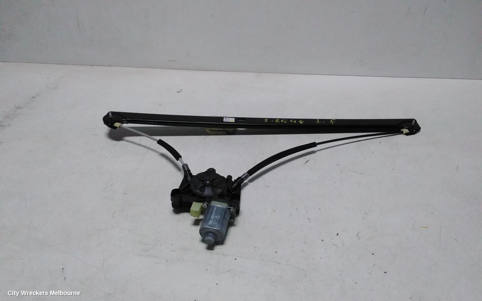 VOLKSWAGEN CRAFTER LEFT FRONT WINDOW REG/MOTOR, SY1, 08/2017 ONWARDS - Image 1