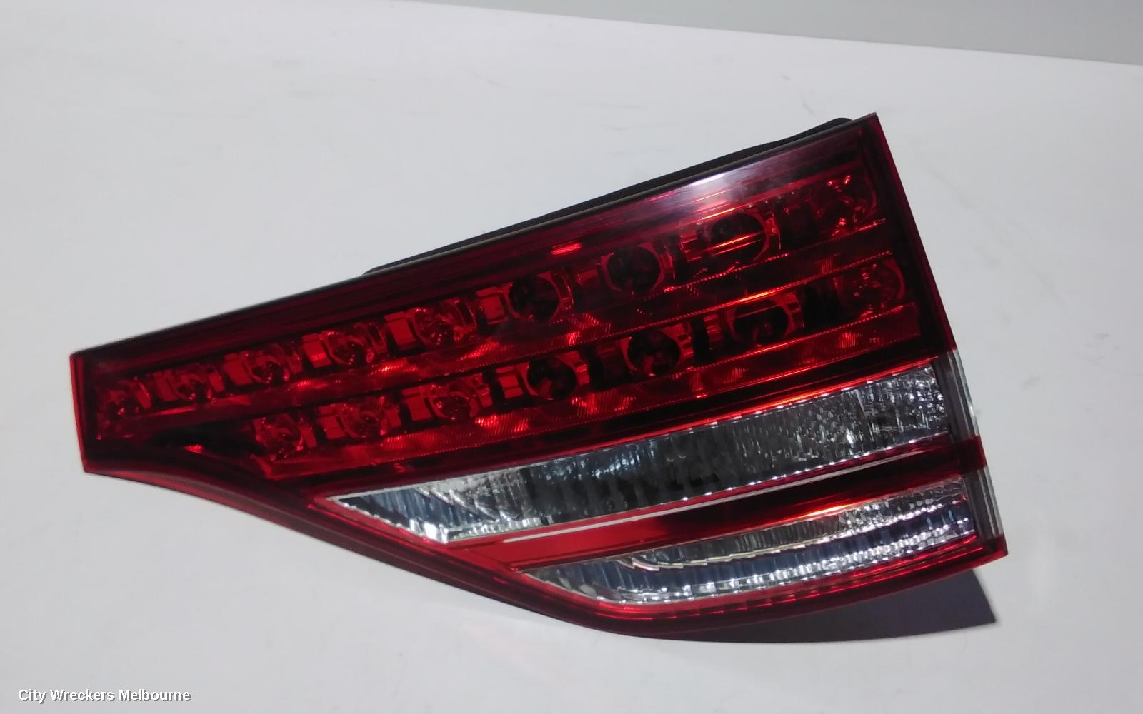 TOYOTA TARAGO REAR GARNISH, TAILGATE LAMP (RH SIDE), ACR50R, 03/2006 - 12/2008 - Image 1
