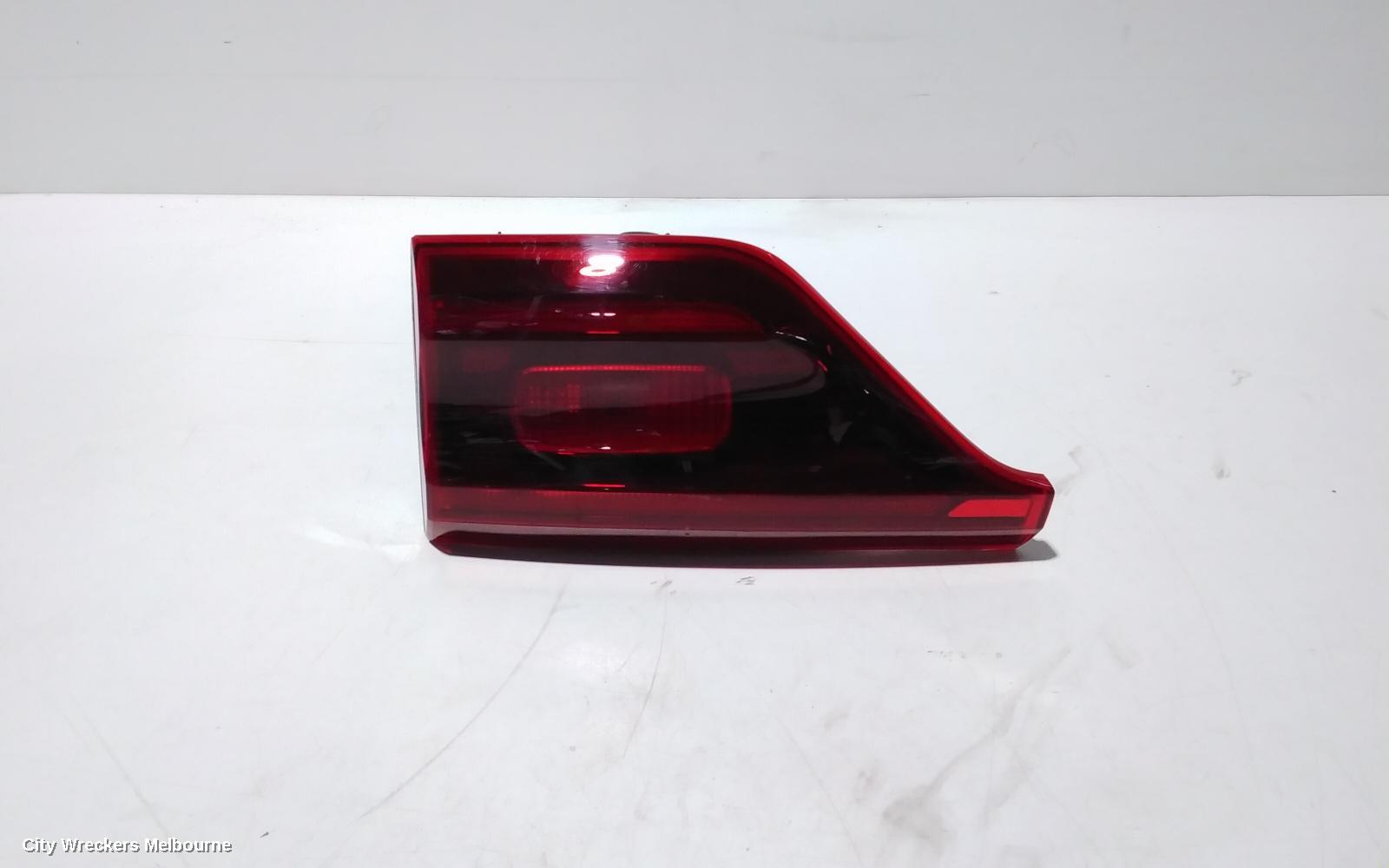 KIA SPORTAGE REAR GARNISH, TAILGATE LAMP (RH SIDE), SI PREMIUM/SI, QL, 07/2018 - 08/2021 - Image 1