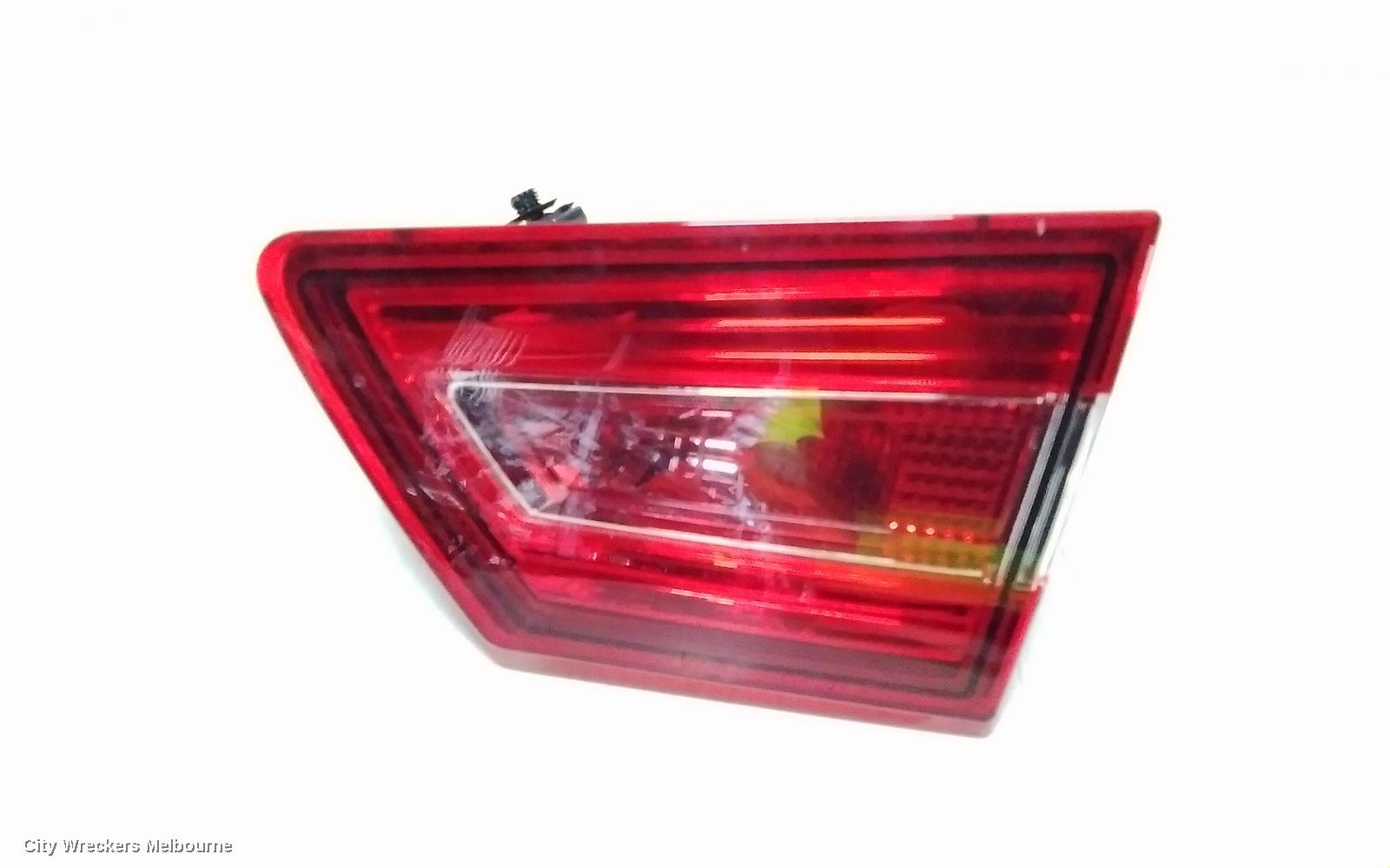 RENAULT CLIO REAR GARNISH, TAILGATE LAMP (RH SIDE), X98, NON LED TYPE, 09/2013 - 10/2019 - Image 2