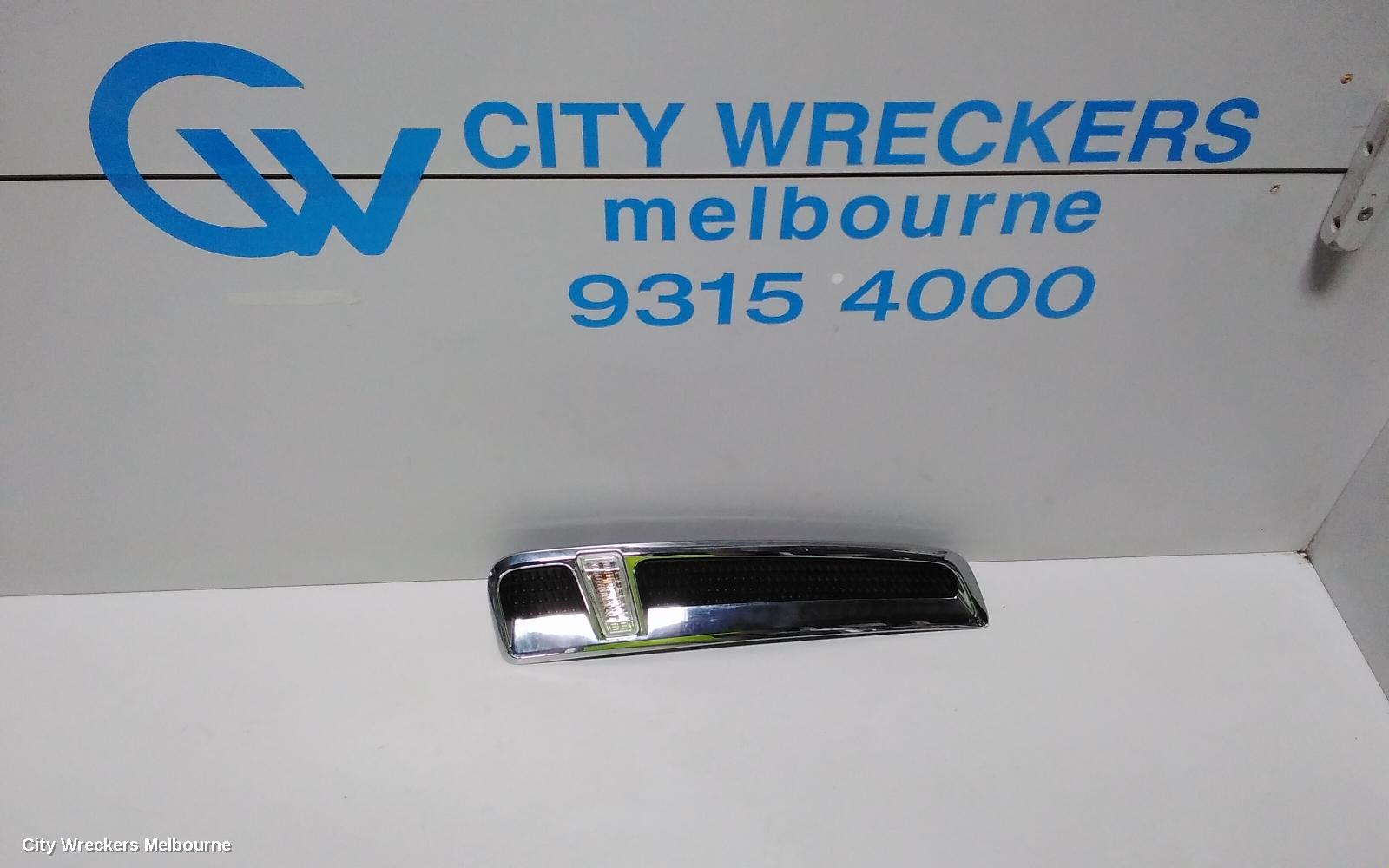 HOLDEN COMMODORE RIGHT INDICATOR/FOG/SIDE, GUARD FLASHER (REPEATER), VF, 05/2013 - 12/2017 - Image 1