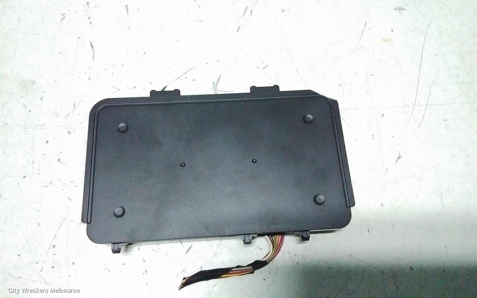VOLKSWAGEN POLO, AW, 09/2017 ONWARDS, WAIRLESS CHARGER : 143533 - Image 2