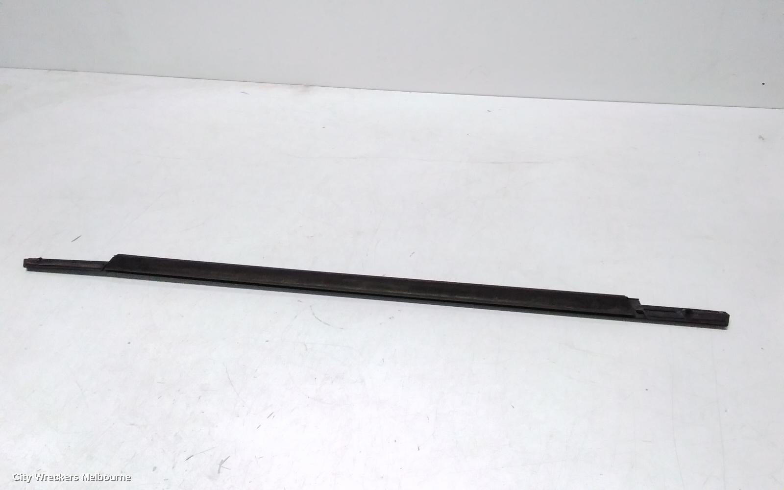 LAND ROVER RANGEROVER EVOQUE DOOR MOULD, RHR DOOR BELT: 120826, L538, DOOR MOULDING (RH REAR), 5DR, COLOUR CODED, 11/2011 - 01/2019 - Image 3