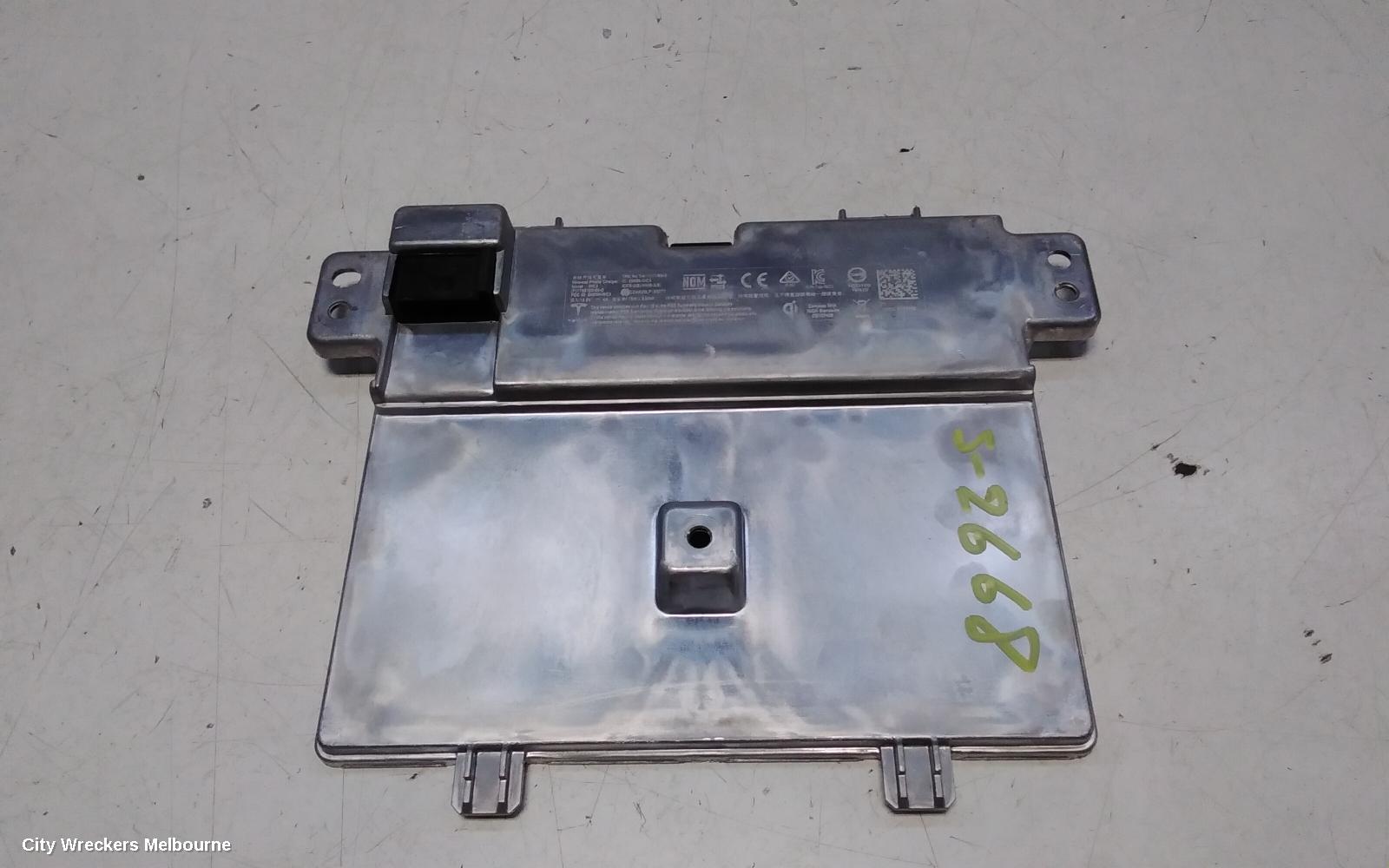 TESLA MODEL 3, 1ST GEN, 06/2019 ONWARDS, TESLA MODEL 3 WIRELESS PHONE CHARGER 1755100-00-D: 121650 - Image 3