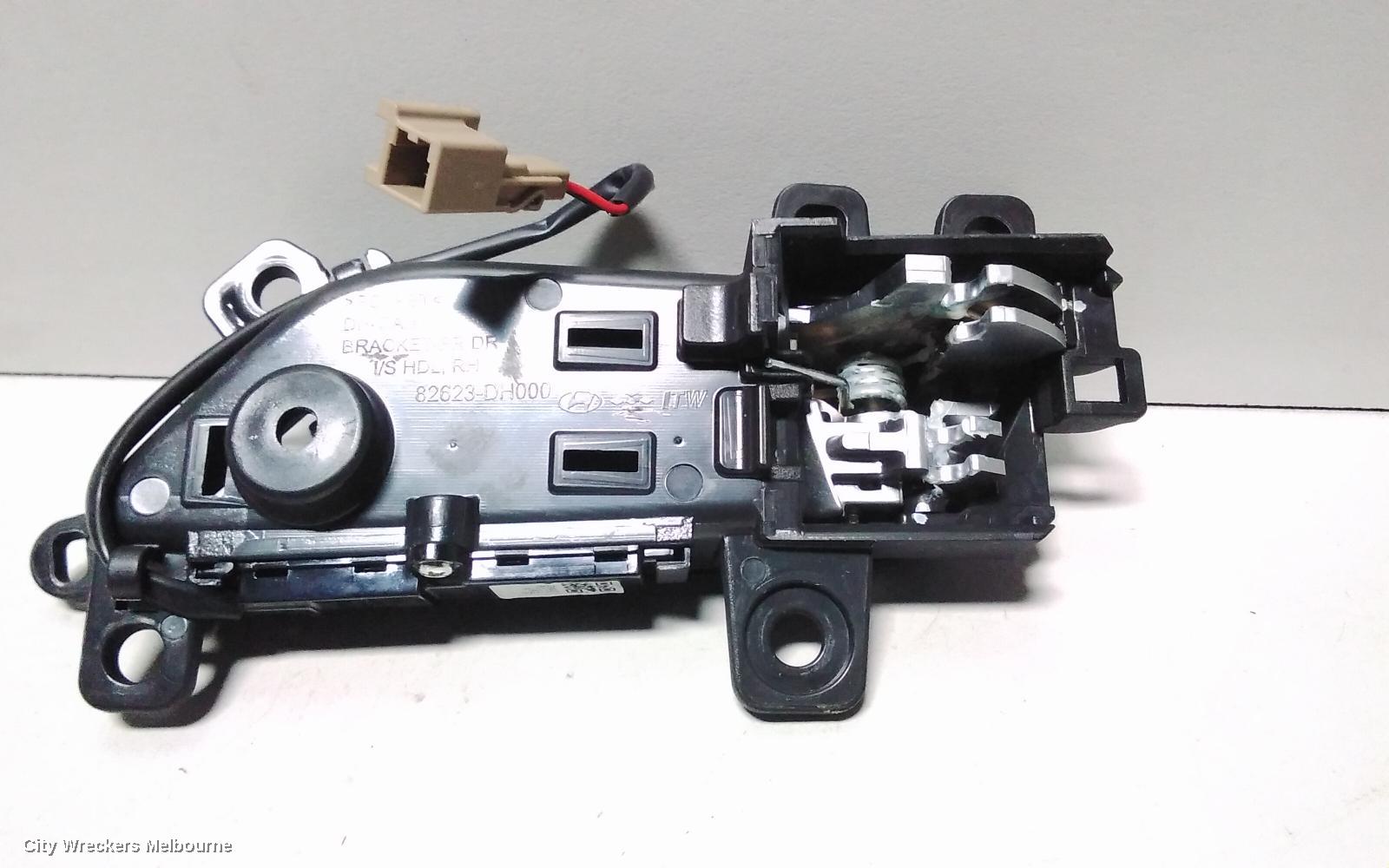 HYUNDAI GENESIS DOOR HANDLE, INNER, RH FRONT, DH, 11/2014 - 01/2018 - Image 3