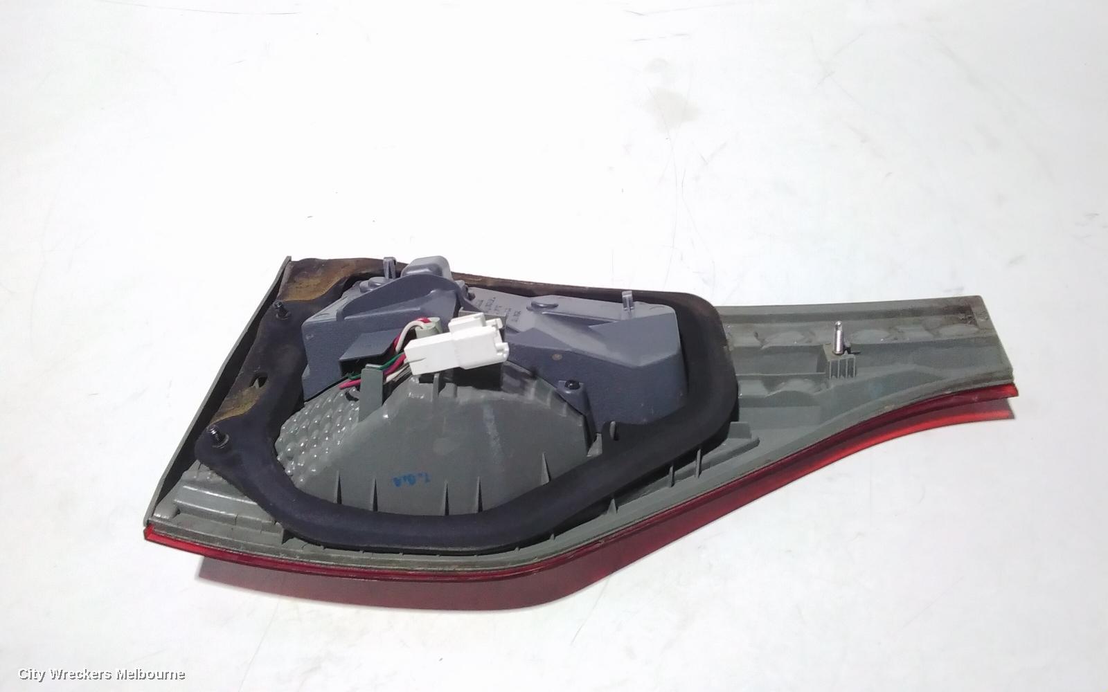 TOYOTA TARAGO REAR GARNISH, TAILGATE LAMP (RH SIDE), ACR50R, 03/2006 - 12/2008 - Image 3