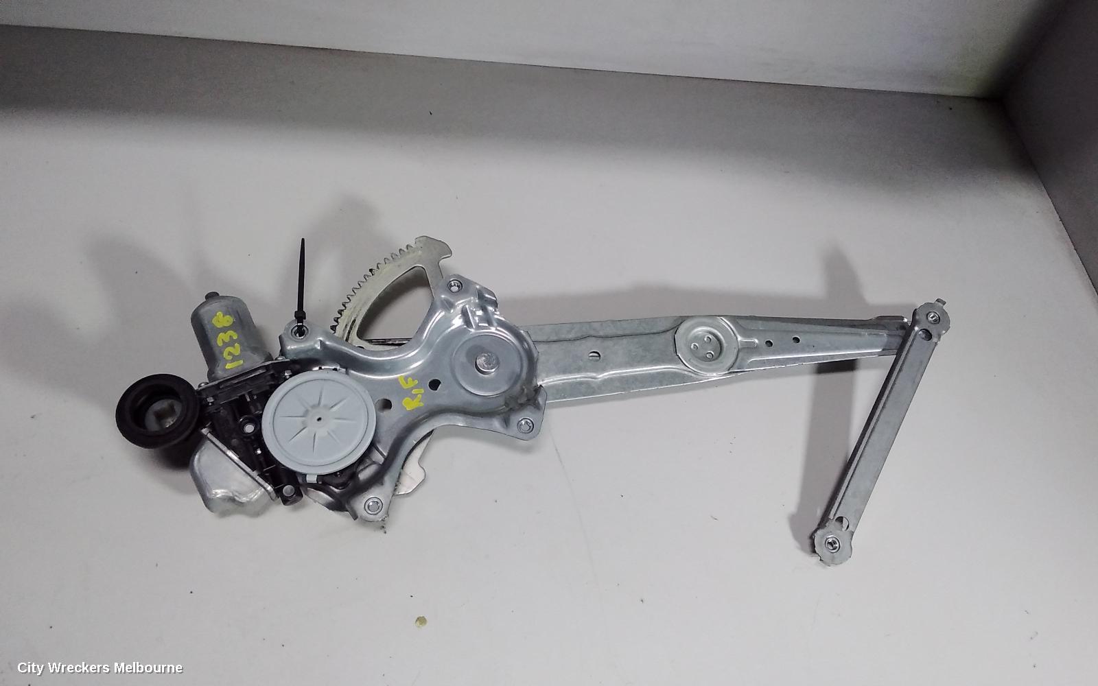 TOYOTA CAMRY RIGHT FRONT WINDOW REG/MOTOR, ASV50/AVV50, POWER, 12/2011 - 10/2017 - Image 1