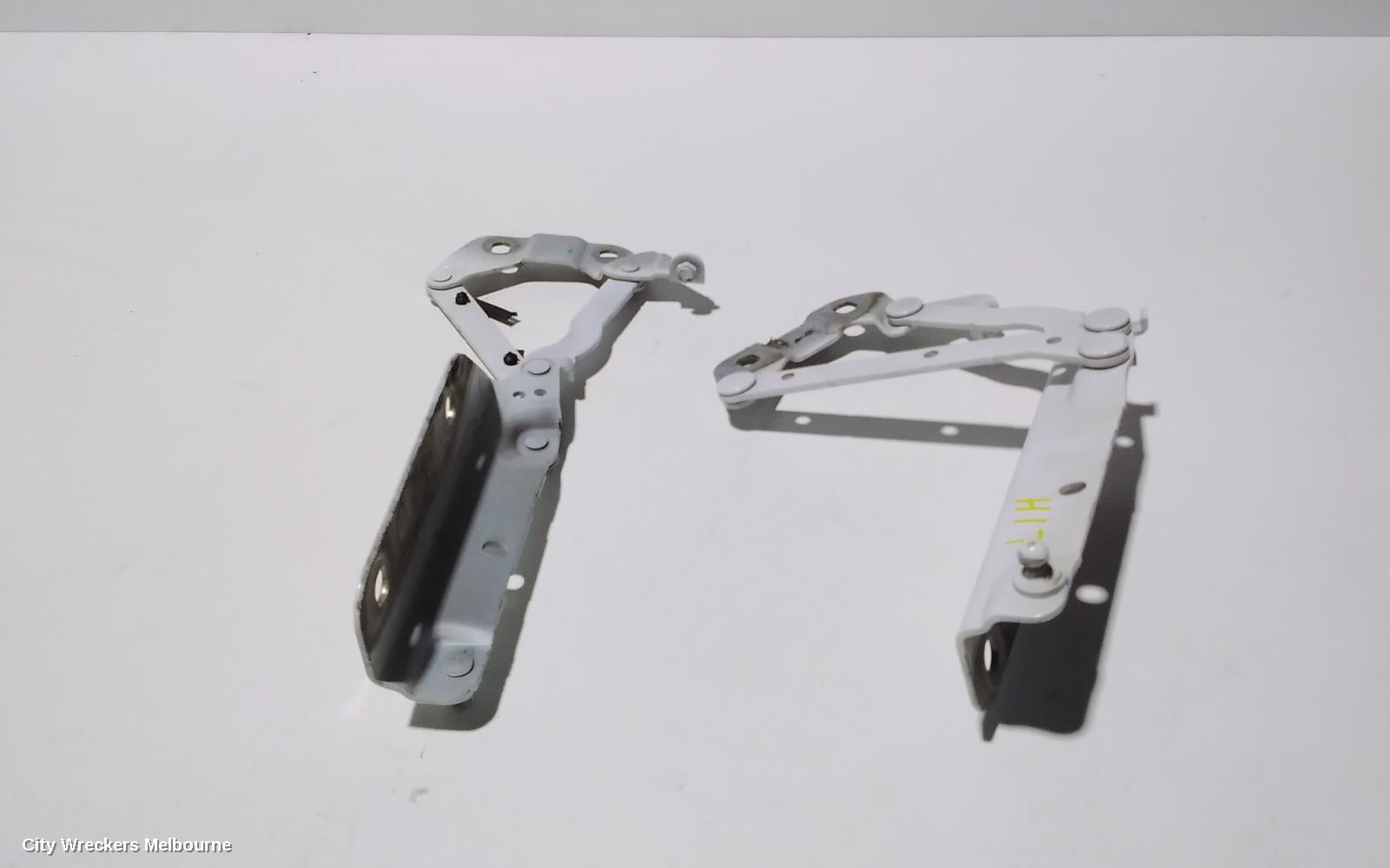 LAND ROVER RANGEROVER EVOQUE BONNET HINGE/STRUT, L538, HINGE (PAIR), 11/2011 - 01/2019 - Image 1