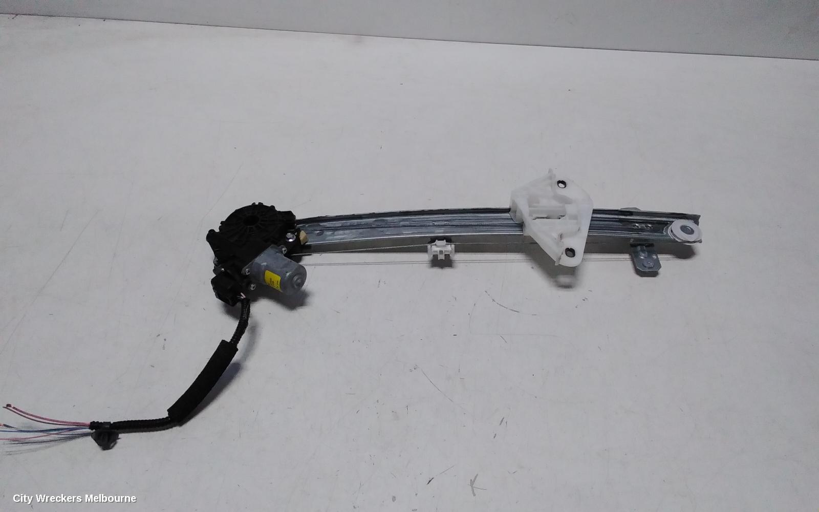 HONDA HRV RIGHT FRONT WINDOW REG/MOTOR, RV, 12/2021 ONWARDS - Image 2