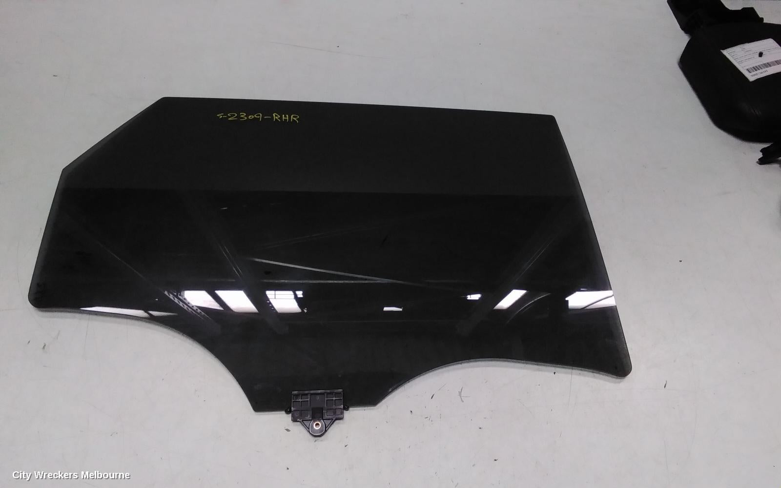 HYUNDAI TUCSON RIGHT REAR DOOR WINDOW, NX4, 02/2021 ONWARDS - Image 2
