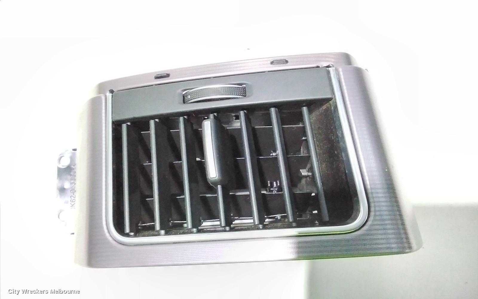 LAND ROVER RANGEROVER SPORT, L494, 12/2013 - 04/2022, RH AIRVENT: 103767 - Image 3