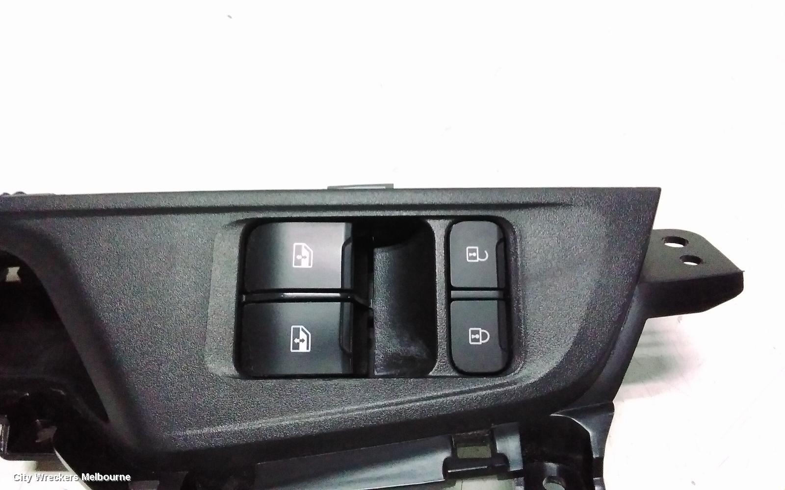 LDV DELIVER 9 PWR DR WIND SWITCH, RH FRONT (MASTER SWITCH), 07/2020 ONWARDS - Image 3