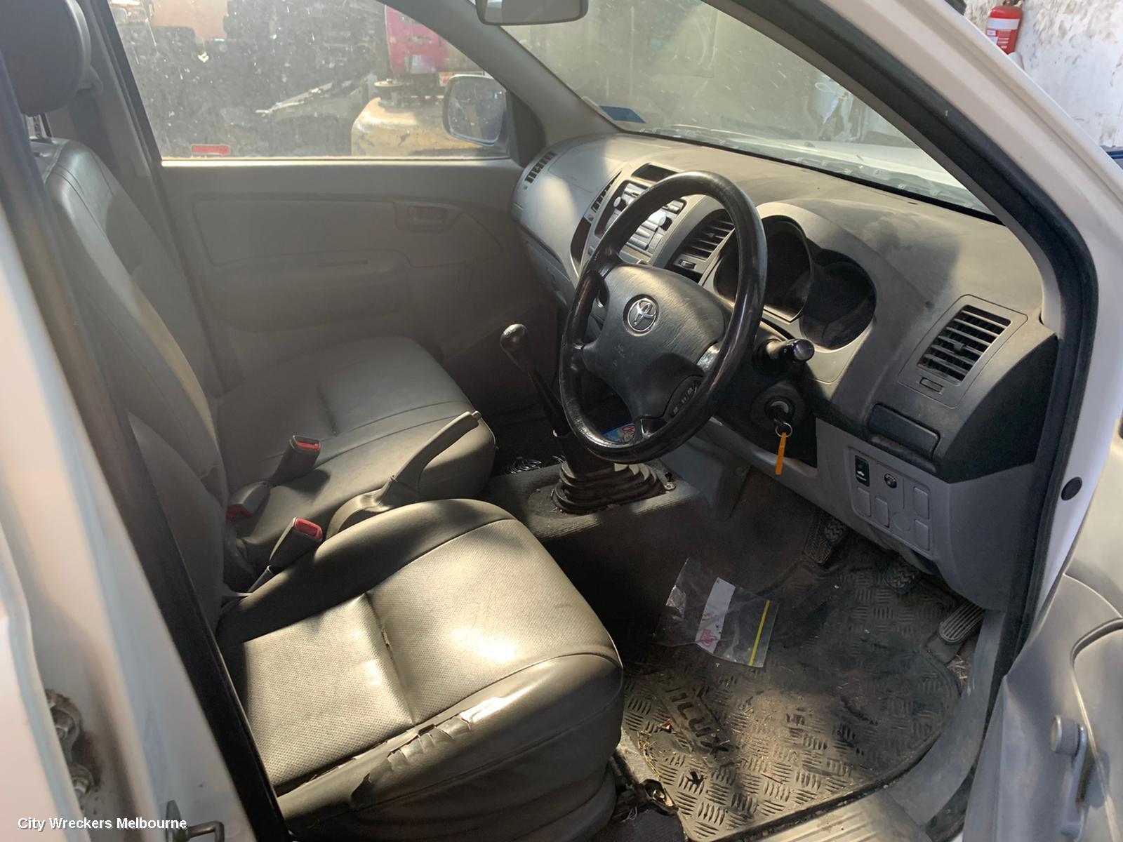 TOYOTA HILUX LEFT FRONT WINDOW REG/MOTOR, POWER, 03/2005 - 08/2015 - Image 3
