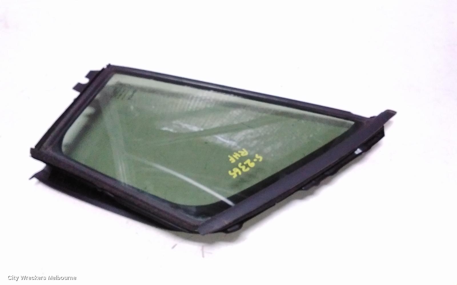 TOYOTA HIACE RIGHT REAR 1/4 DOOR GLASS, 300 SERIES, 02/2019 ONWARDS - Image 3