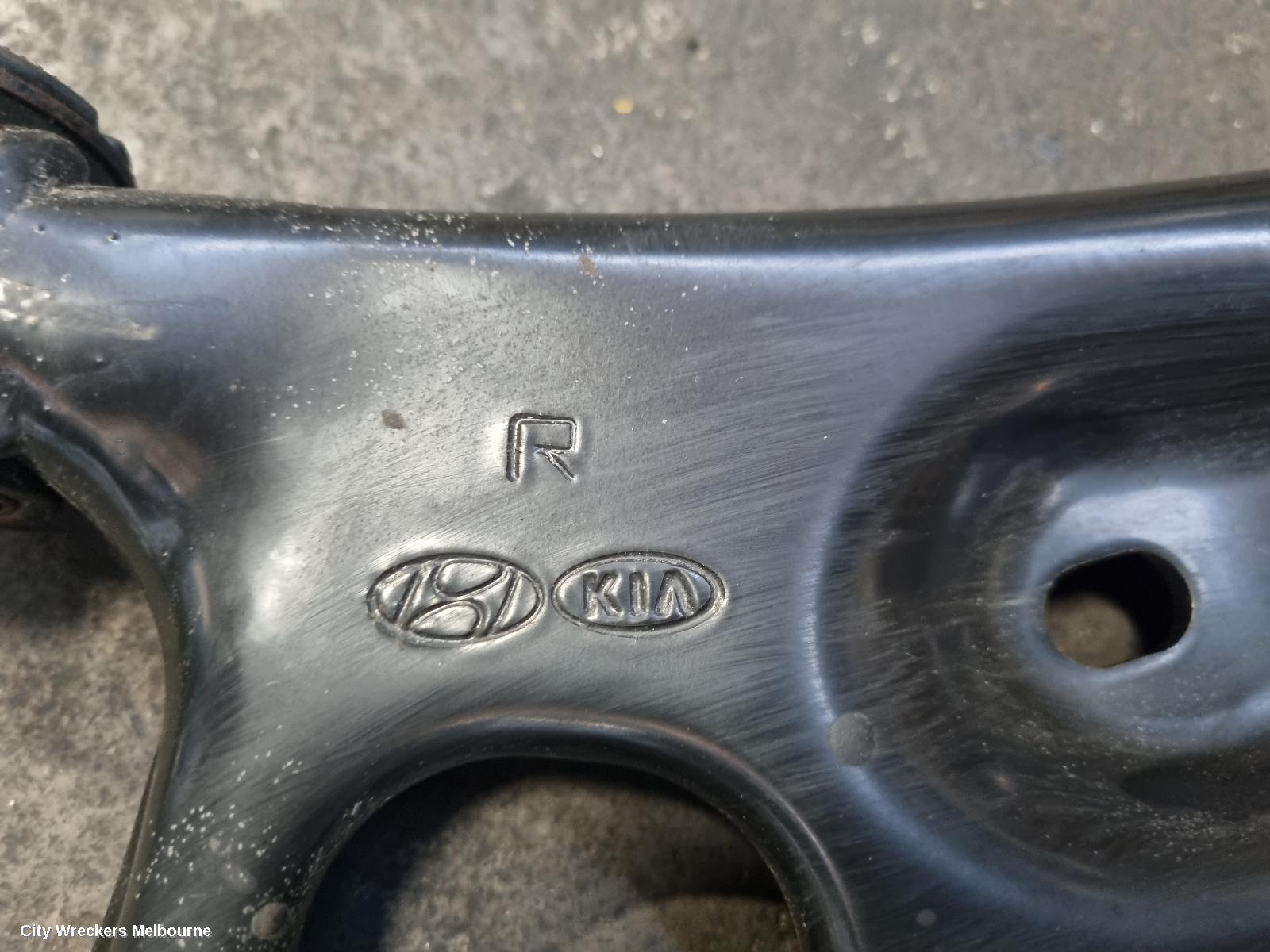 HYUNDAI SONATA RIGHT FRONT LOWER CONTROL ARM, IRON TYPE, LF, 10/2014 - 07/2016 - Image 2