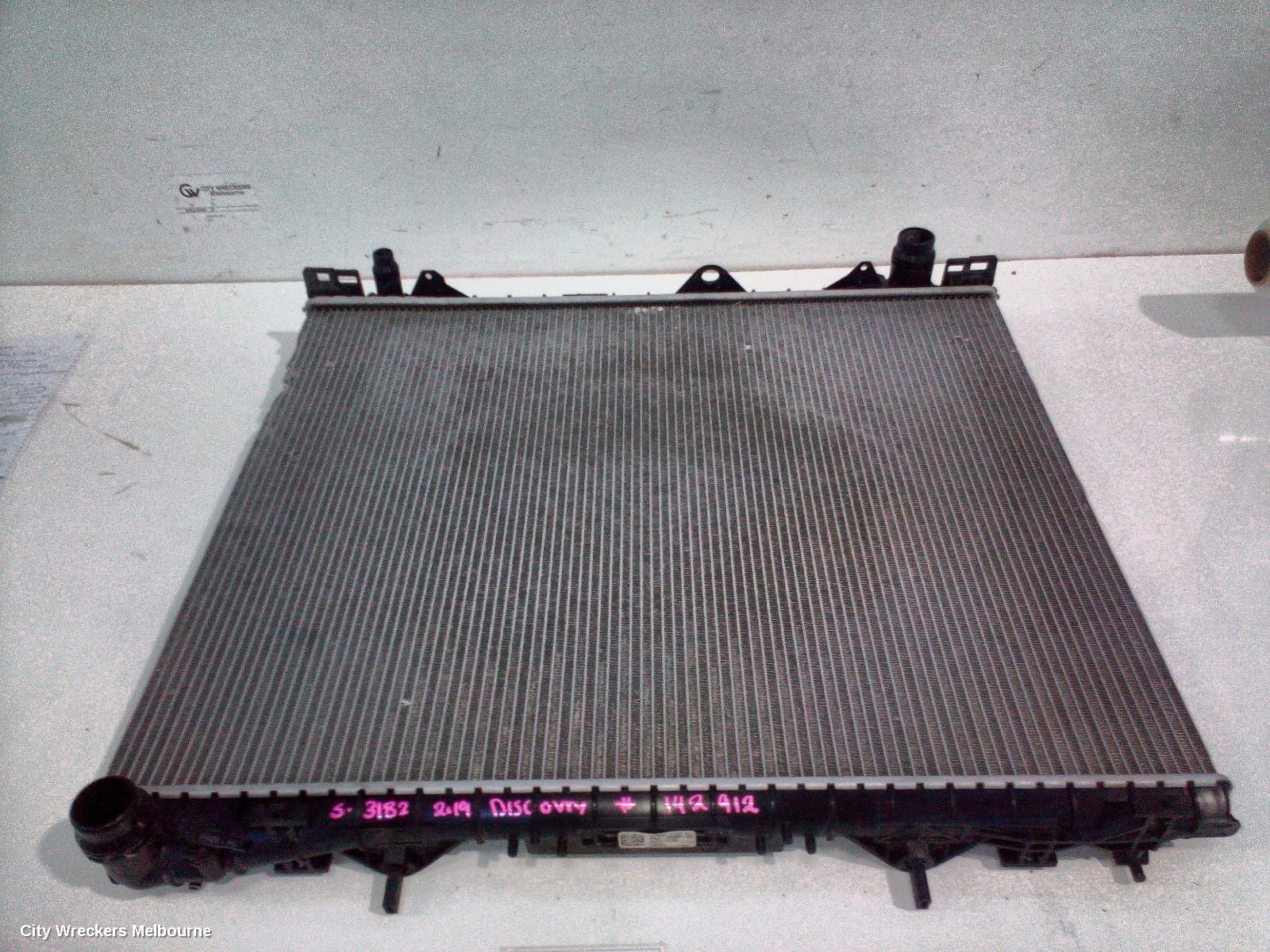 LAND ROVER DISCOVERY RADIATOR, PRIMARY RADIATOR (CLOSEST TO ENGINE), DIESEL, 3.0, TWIN TURBO, SD6, L462, 12/2016 - 12/2020 - Image 1