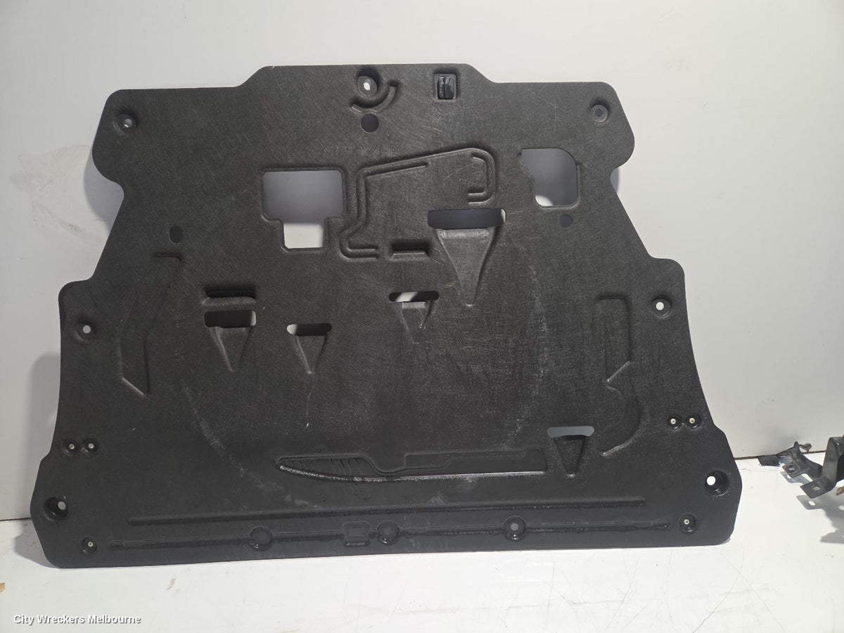 VOLVO XC60 LOWER ENGINE SPLASH TRAY, GEN 2, 04/2017 ONWARDS - Image 2