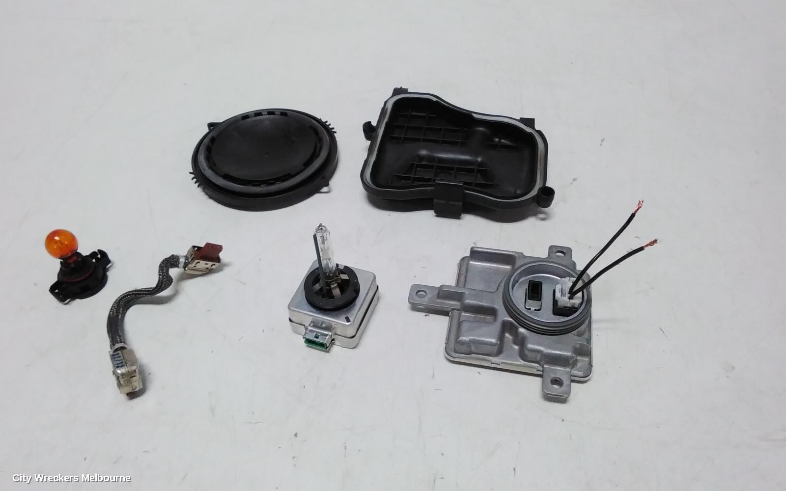 AUDI A1 RIGHT HEADLAMP, 8X, A1, XENON TYPE, 12/2010 - 12/2014 - Image 2
