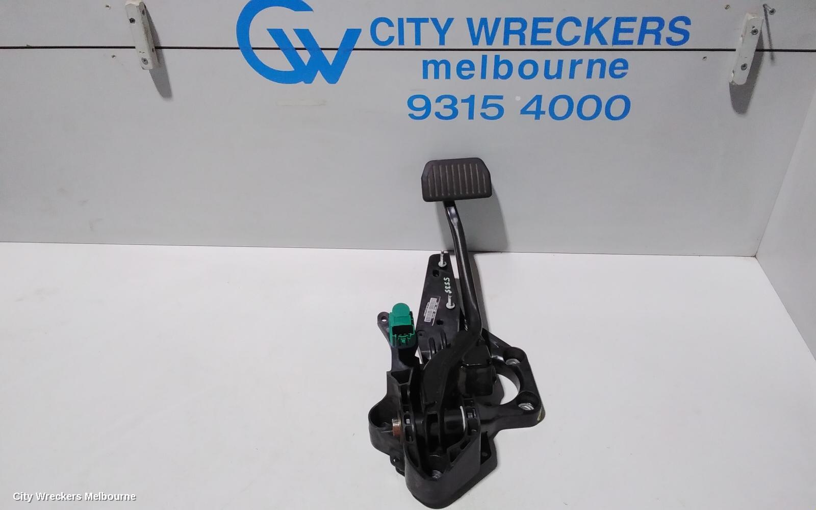LAND ROVER DISCOVERY SPORT PEDAL ASSEMBLY, L550, BRAKE PEDAL, NON CHROME COVER TYPE, 01/2015 ONWARDS - Image 1