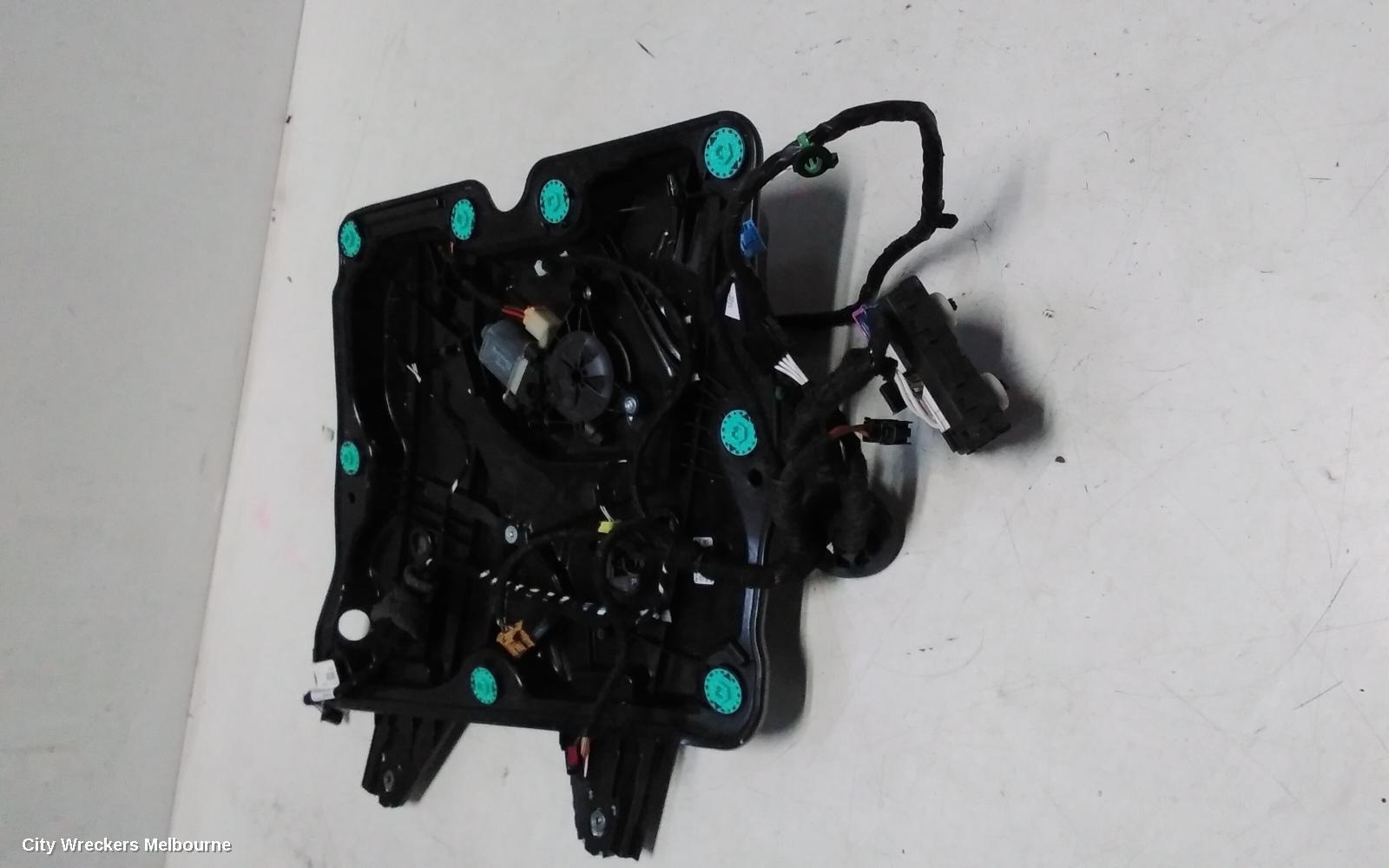VOLKSWAGEN GOLF RIGHT FRONT WINDOW REG/MOTOR, GEN 8, DOOR REG ASSY (REG AND MOTOR), 09/2020 ONWARDS - Image 1