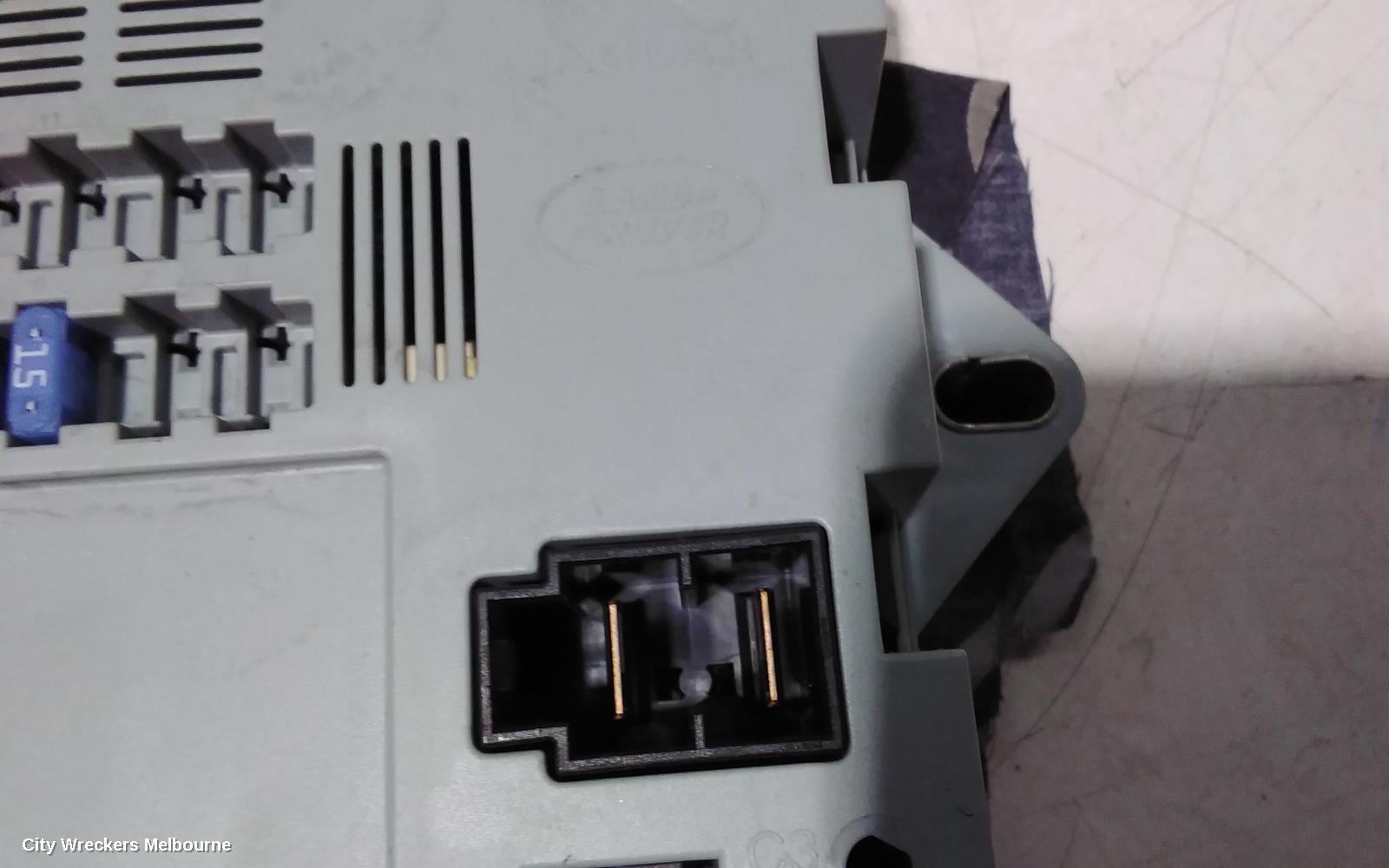 LAND ROVER RANGEROVER EVOQUE FUSE BOX, IN BOOT, L538, 11/2011 - 01/2019 - Image 3