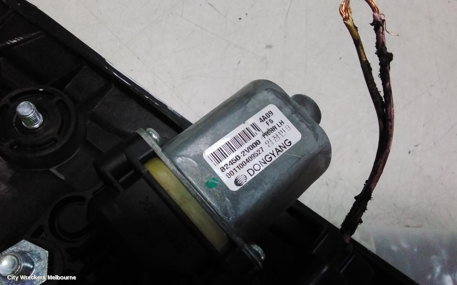 HYUNDAI VELOSTER LEFT FRONT WINDOW REG/MOTOR, FS, 10/2011 - 02/2018 - Image 2