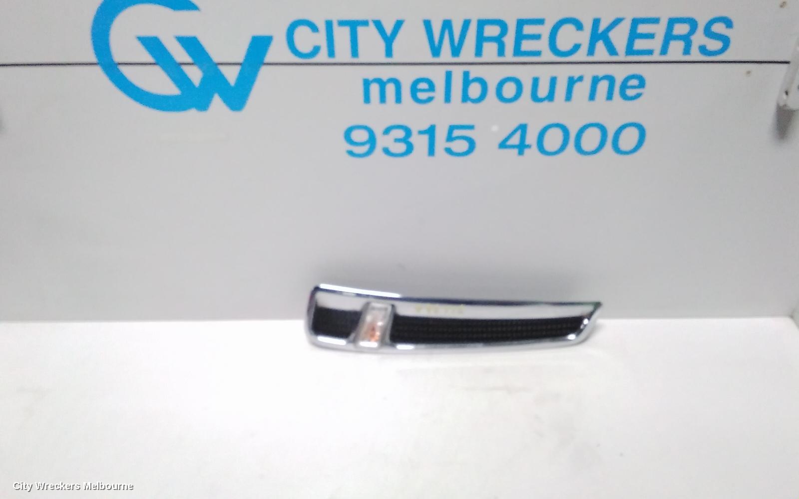 HOLDEN COMMODORE RIGHT INDICATOR/FOG/SIDE, GUARD FLASHER (REPEATER), VF, 05/2013 - 12/2017 - Image 2