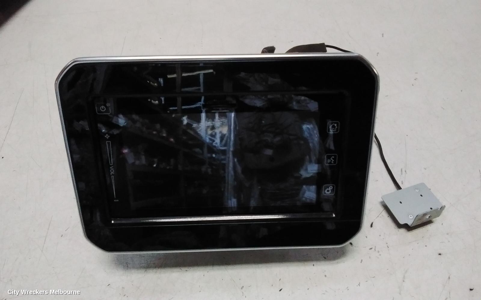 SUZUKI IGNIS RADIO/CD/DVD/SAT/TV, DISPLAY UNIT, 7IN TOUCH SCREEN, SAT NAV TYPE, MF, 11/2016 - 08/2021 - Image 3