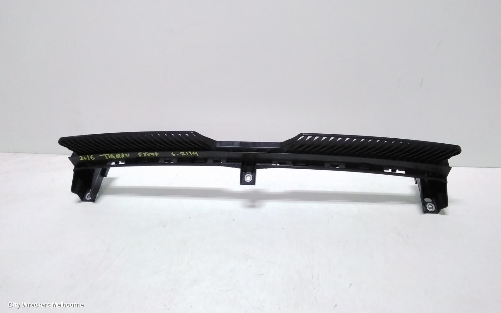 VOLKSWAGEN TIGUAN, 5NA, 06/2016 - 02/2024, 5NA805705D GRILLE SUPPORT : 114608 - Image 1
