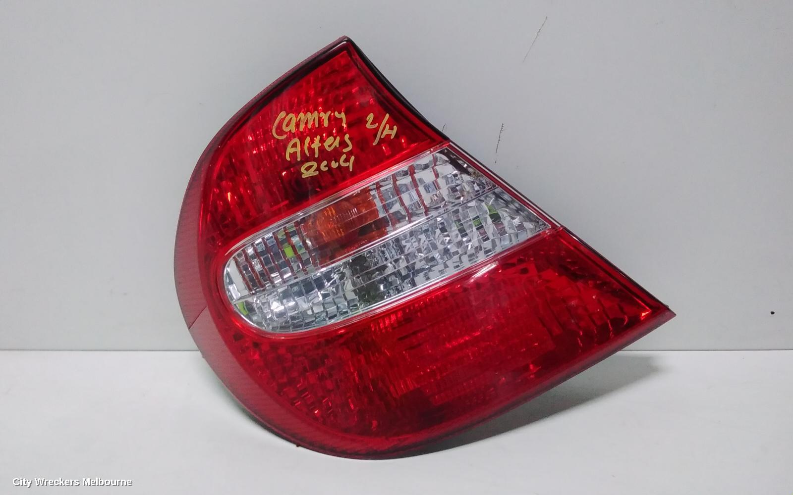 TOYOTA CAMRY LEFT TAILLIGHT, SK36, REVERSE LAMP IN CENTRE, 08/2002 - 09/2004 - Image 2