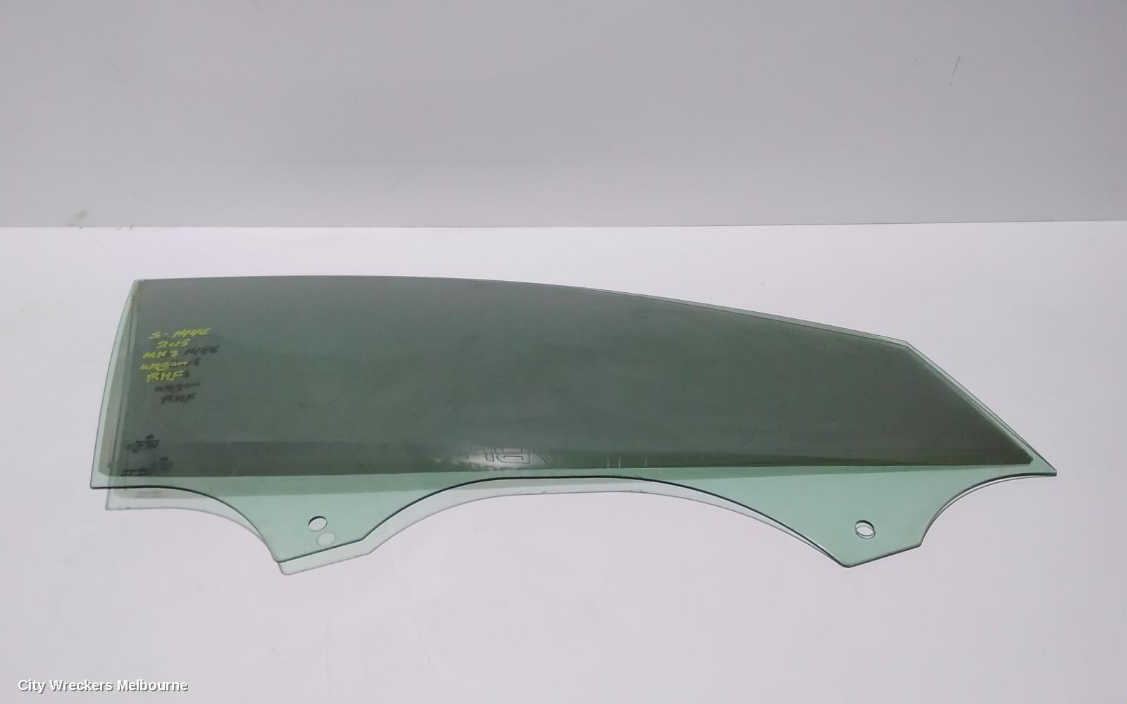 VOLKSWAGEN GOLF RIGHT FRONT DOOR WINDOW, GEN 7, 5DR HATCH/WAGON, 01/2013 - 08/2020 - Image 1