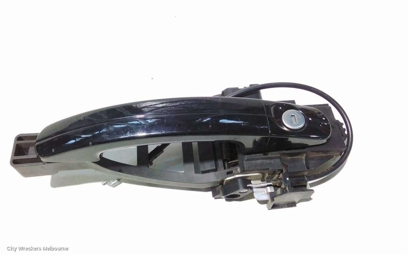 FORD FOCUS DOOR HANDLE, OUTER, LH FRONT/RH FRONT, LW, COLOUR CODED, NON KEYLESS ENTRY TYPE, 05/2011 - 08/2015 - Image 1