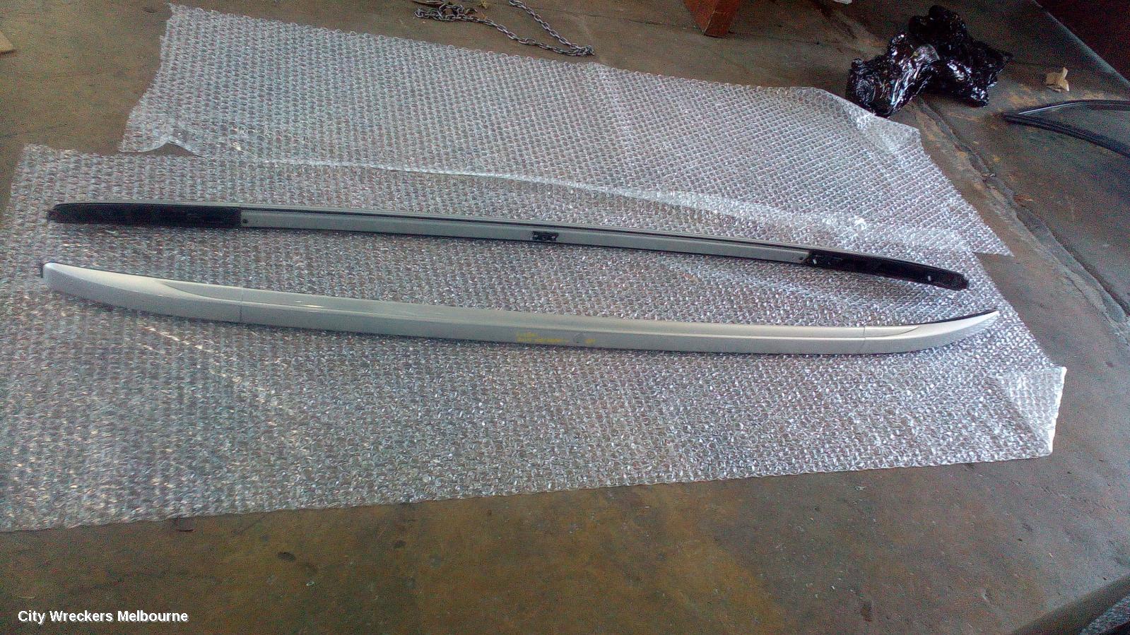 MITSUBISHI OUTLANDER ROOF RAIL - Image 2
