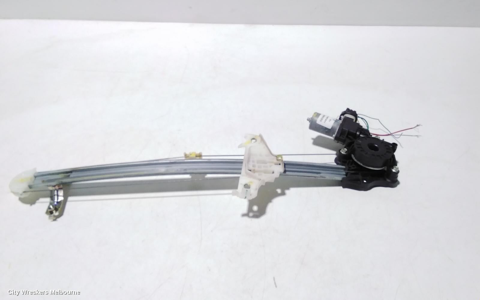 SUZUKI BALENO RIGHT FRONT WINDOW REG/MOTOR, EW, 04/2016 - 12/2022 - Image 1
