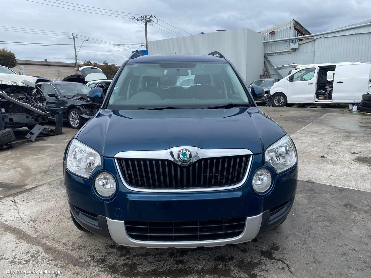 SKODA YETI RIGHT HEADLAMP, 5L, 77TSI, HALOGEN TYPE, 09/2011 - 03/2014 - Image 2