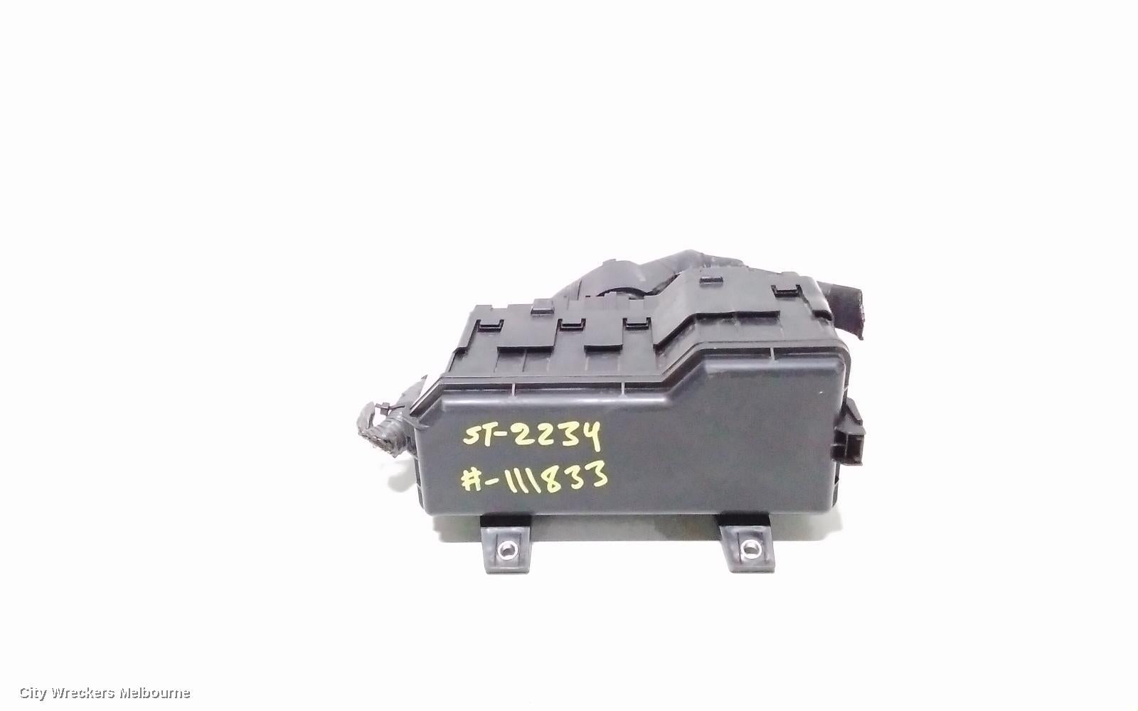 TOYOTA HIACE FUSE BOX, ENGINE BAY, DIESEL, KDH, 09/2006 - 04/2019 - Image 1