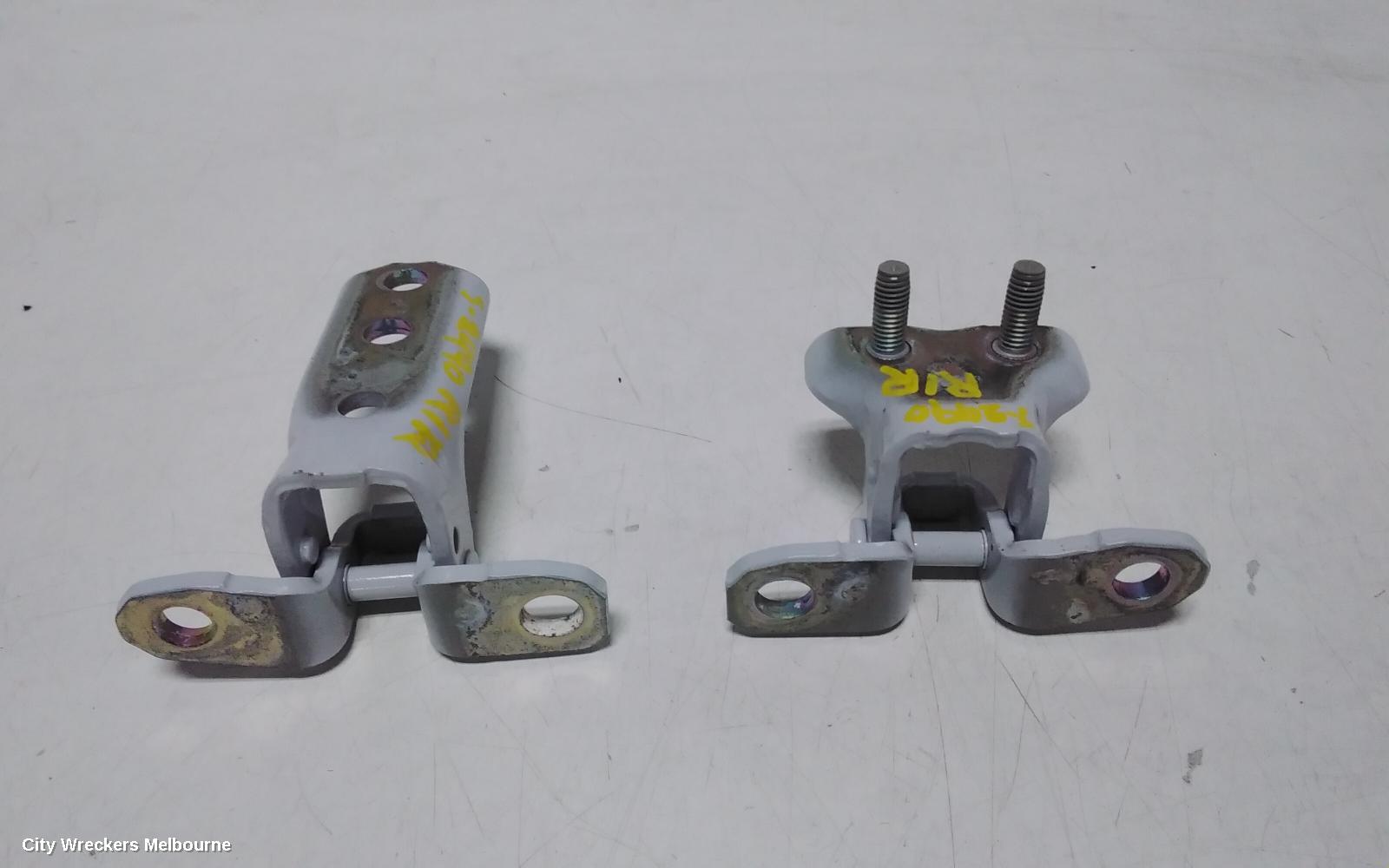 MITSUBISHI PAJERO DOOR HINGE/RUNNER, QE, PAJERO SPORT, 10/2015 ONWARDS - Image 2