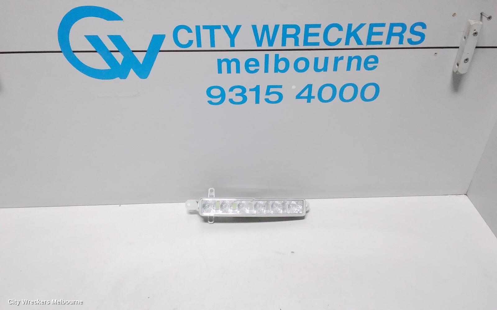PEUGEOT 308 LEFT INDICATOR/FOG/SIDE, DAYTIME RUNNING LAMP, PALE SILVER TYPE, T9, ACCESS/ACTIVE, 10/2014 - 02/2015 - Image 1