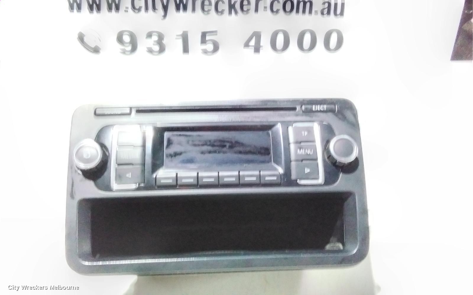 VOLKSWAGEN TRANSPORTER RADIO/CD/DVD/SAT/TV, HEAD UNIT (RCD210), SINGLE DIN TYPE, 03/2010 - 06/2015 - Image 3