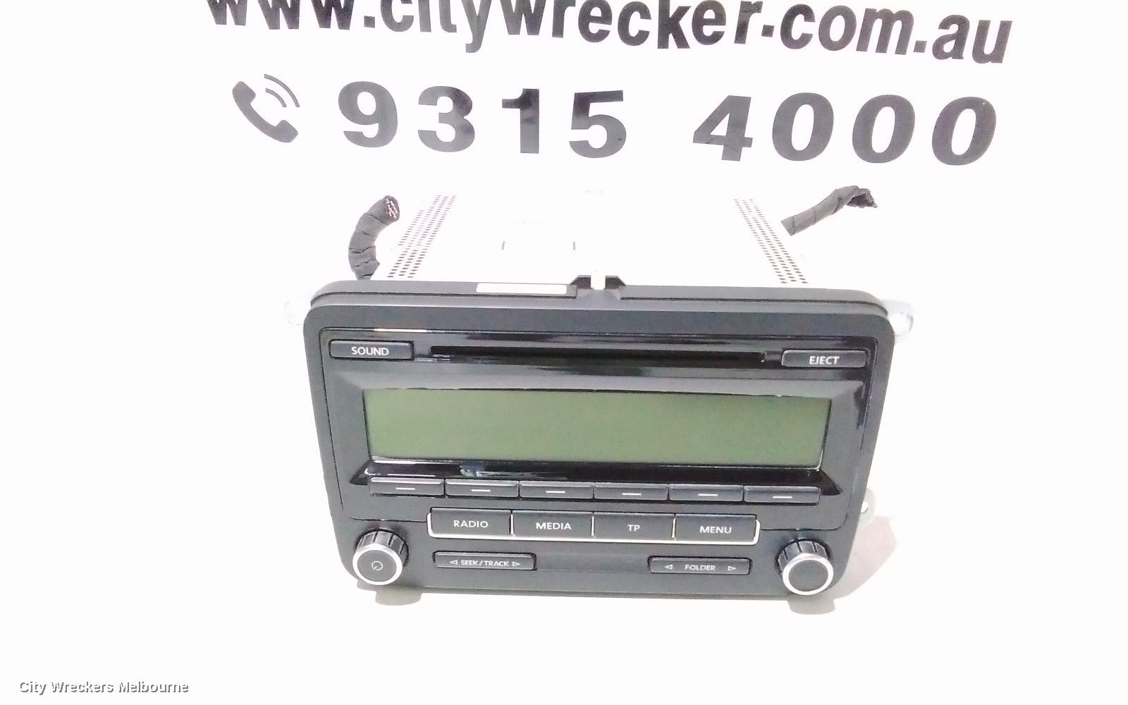 VOLKSWAGEN AMAROK RADIO/CD/DVD/SAT/TV, DISPLAY & HEAD UNIT (RCD310), 2H, 12/2010 - 09/2016 - Image 2