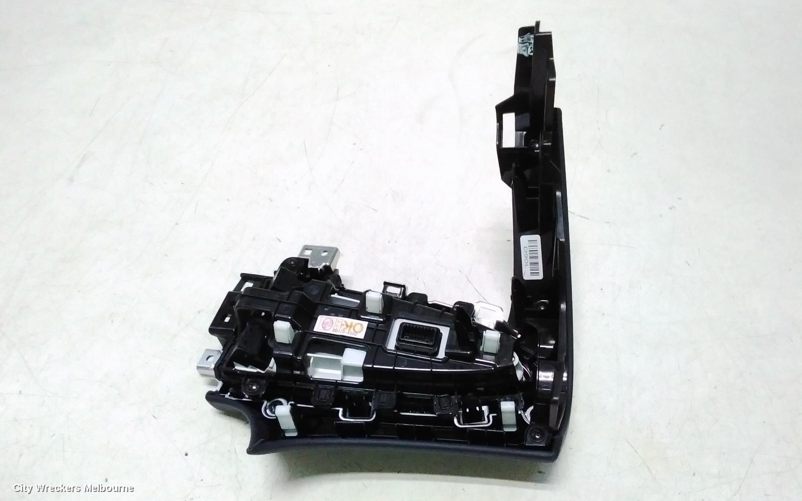GENESIS GV70, JK, 03/2021 ONWARDS, TRACTION BUTTON/ DOWNHILL + TRIM PANEL: 125282 - Image 3