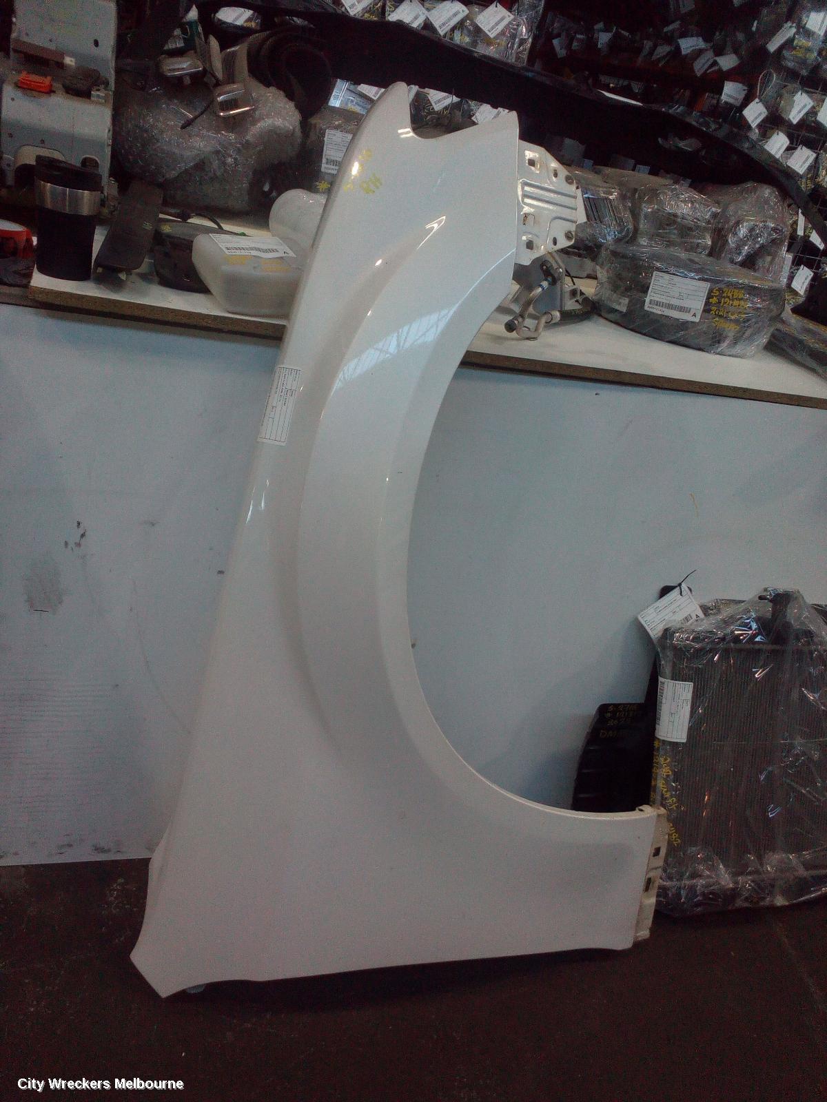 CHRYSLER 300C RIGHT GUARD, LX2, NON FLARE TYPE, 07/2012 ONWARDS - Image 3