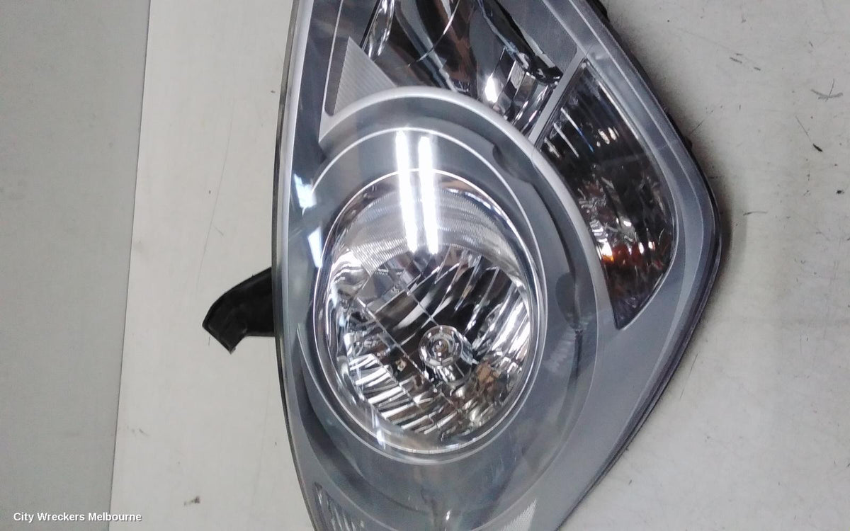 HYUNDAI ILOAD/IMAX RIGHT HEADLAMP, TQ, ILOAD/IMAX, HALOGEN TYPE, 11/2007 - 02/2018 - Image 3